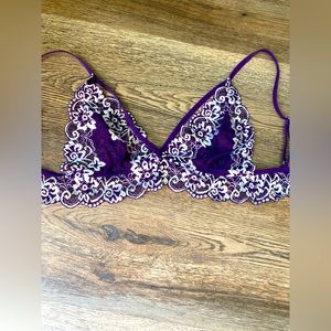 Sexy purple lace bra